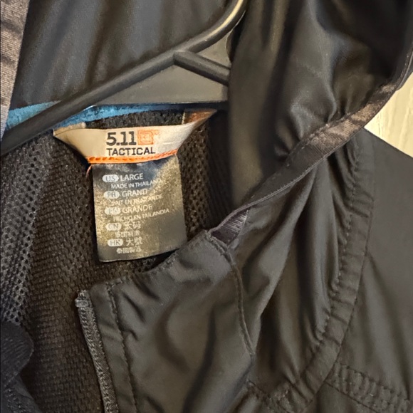 Men’s size Large 5.11 Tactical wind breaker light weight tactical jacket. - Picture 3 of 5